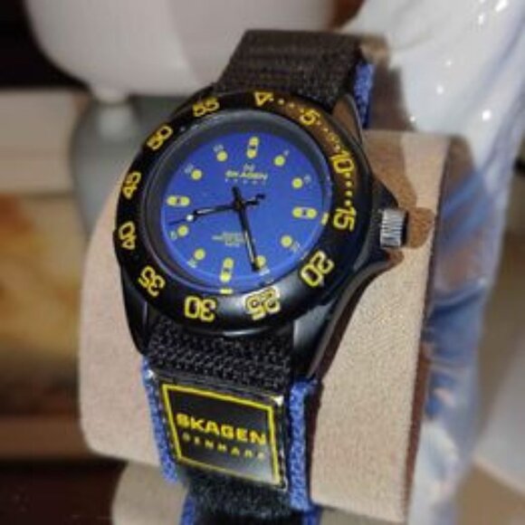 SKAGEN Other - Rare 44mm Skagen Sport Watch Rotating Bezel. Black Blue Yellow. New Battery